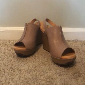 KORKS tan wedges